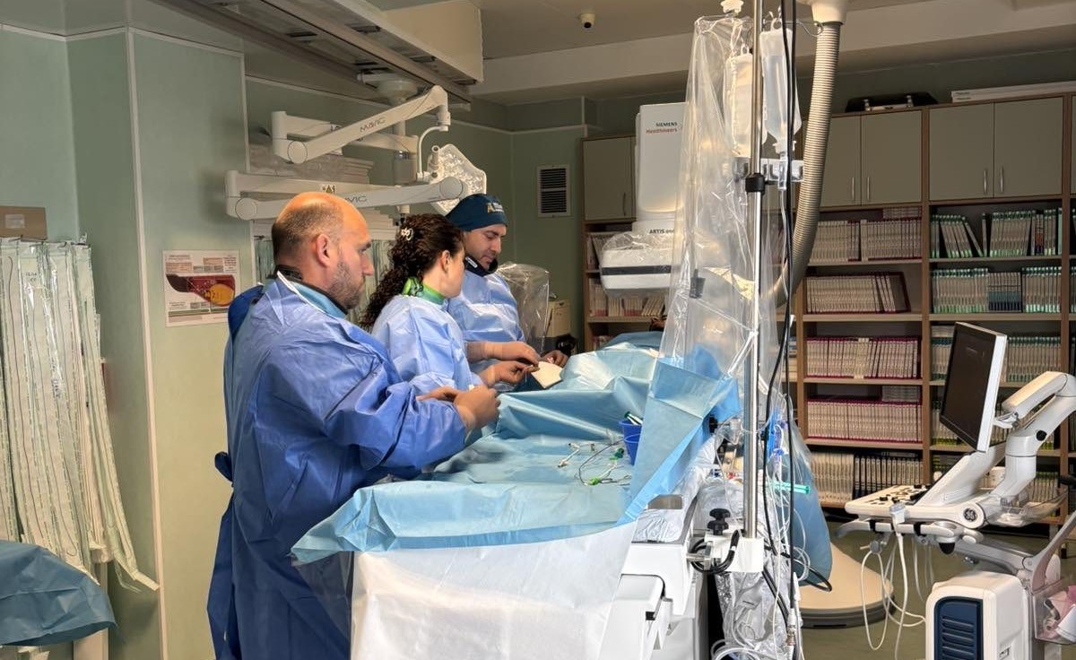 Екип от УМБАЛ „Бургасмед“ проведе иновативно лечение на аневризма на 90-годишна пациентка