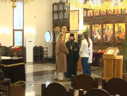 Лекари помагат на социално слаби в бургаски храм, преглеждат ги безплатно