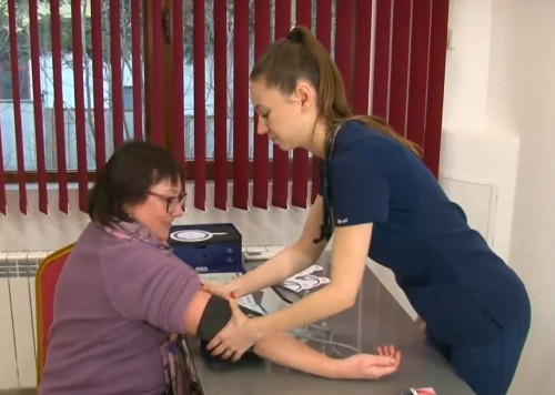 Лекари помагат на социално слаби в бургаски храм, преглеждат ги безплатно